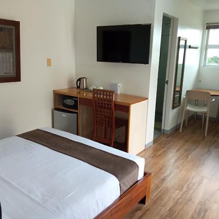 Bluewaves Westcliff Villa Balabag  Bagian luar foto