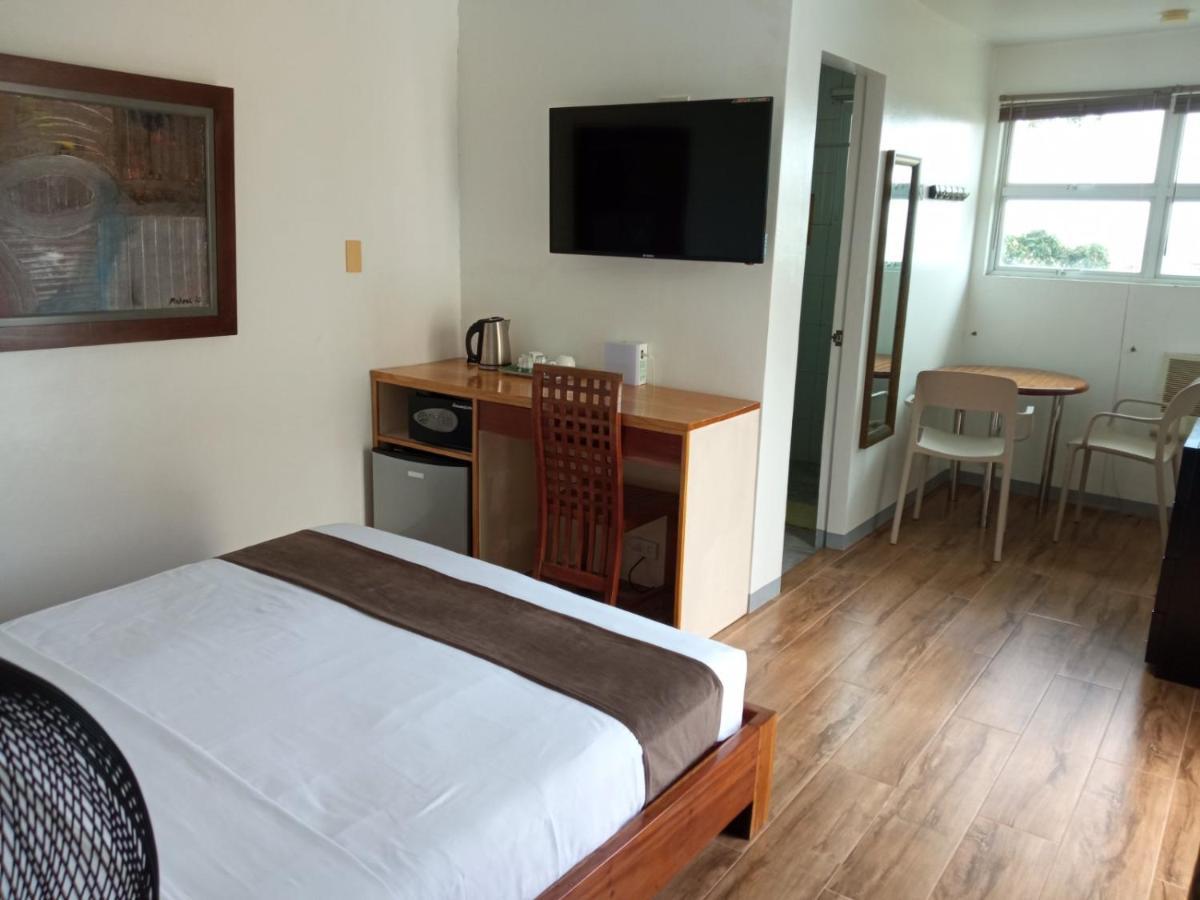 Bluewaves Westcliff Villa Balabag  Bagian luar foto