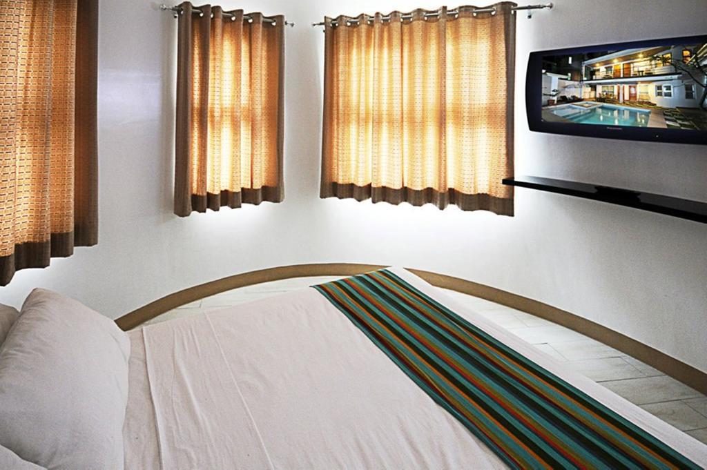 Bluewaves Westcliff Villa Balabag  Ruang foto