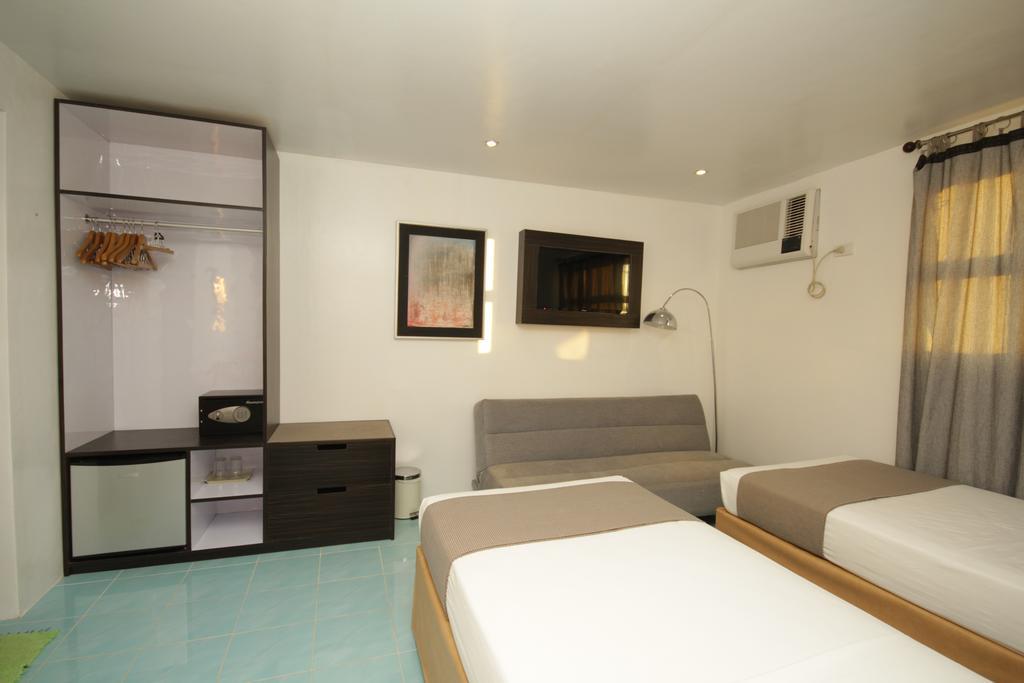 Bluewaves Westcliff Villa Balabag  Bagian luar foto