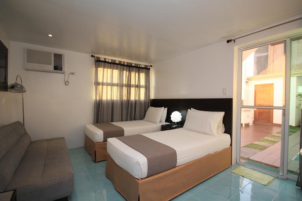 Bluewaves Westcliff Villa Balabag  Bagian luar foto