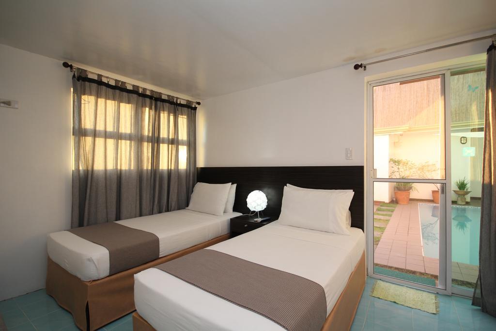 Bluewaves Westcliff Villa Balabag  Bagian luar foto