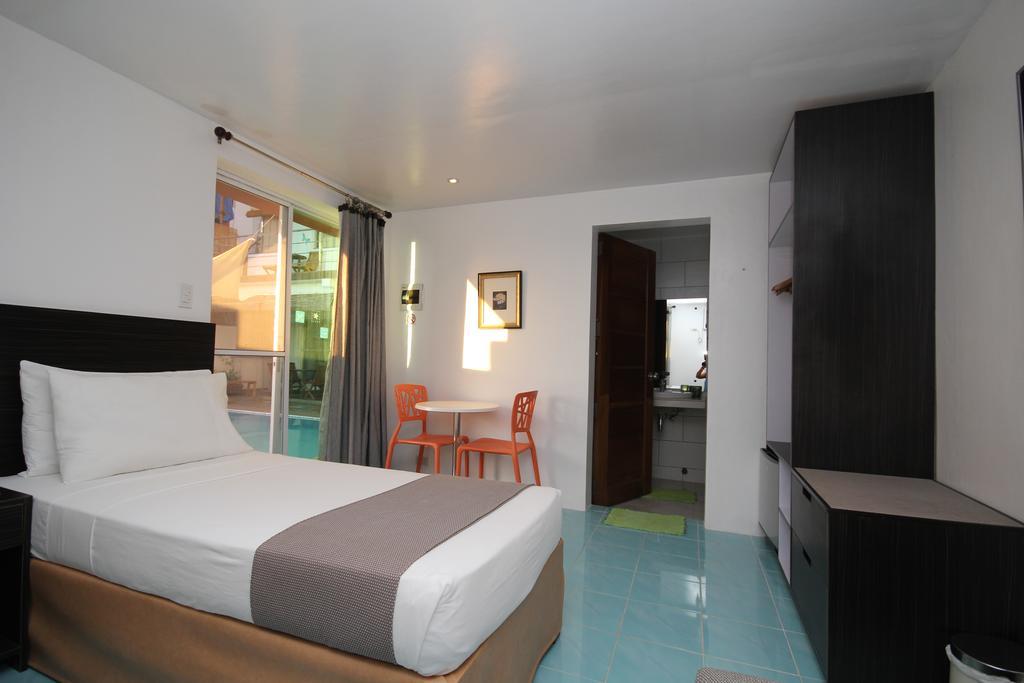 Bluewaves Westcliff Villa Balabag  Bagian luar foto