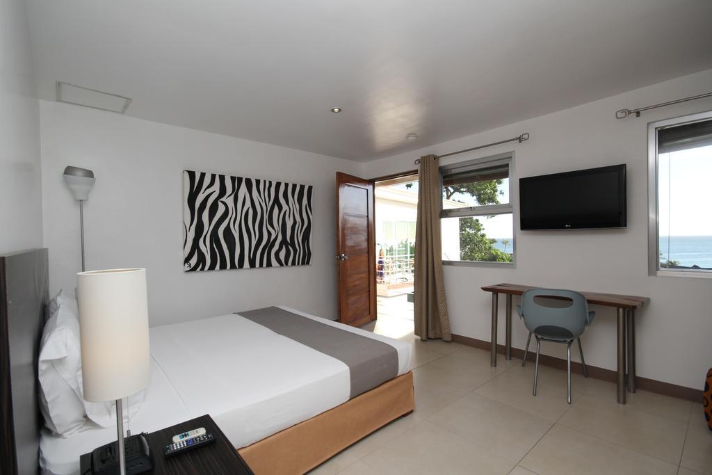 Bluewaves Westcliff Villa Balabag  Bagian luar foto