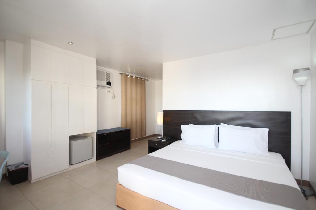Bluewaves Westcliff Villa Balabag  Bagian luar foto